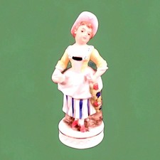  figurine en fine porcelaine