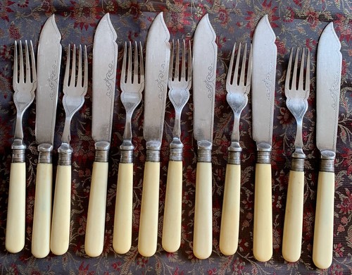 Fourchettes couteaux à - 6,