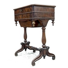 Petit meuble travailleuse en