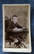 Photo colorisée fin XIXeme Enfant écolier écrivant sur pupitre