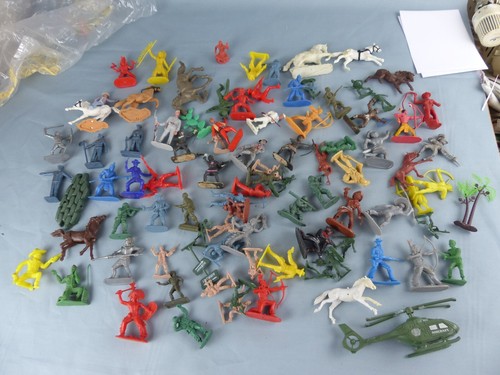 Lot anciennes figurines - d'anciennes,