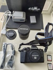 Olympus E-M10 Mark II - Numérique + 2 Objectifs + 2 Cartes Mémoire + 2 Batteries