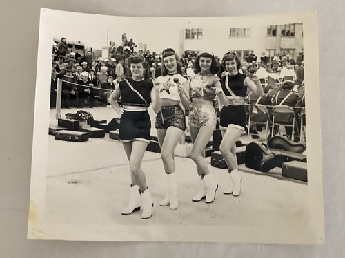 Vtg 1950 photo - b/w, young
