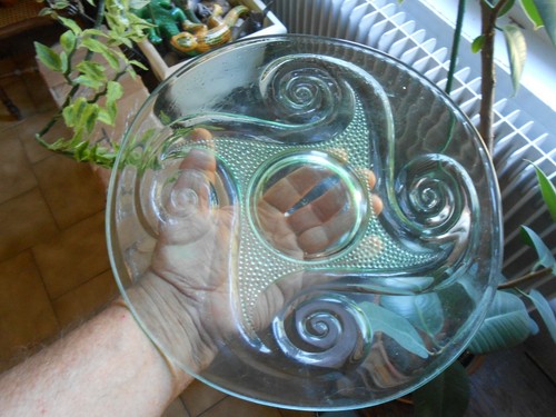 Joli ancien plat - verre, vert