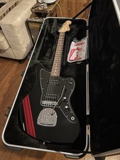 Fender Special Edition Blacktop Jazzmaster HH - Black /Red Racing Stripe w/ case