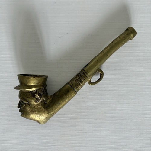 Petite pipe sculptée - , en
