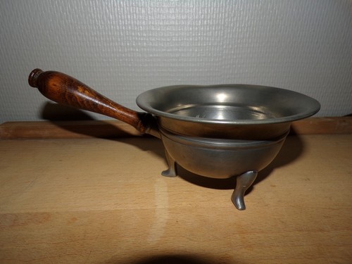 Objet etain avec - manche, en