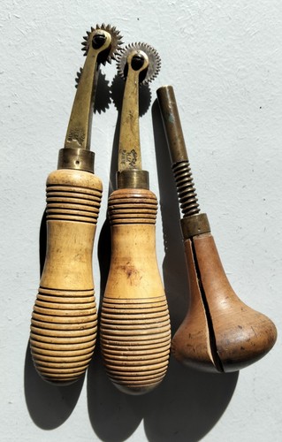 Outils cuire cordonnier - ,
