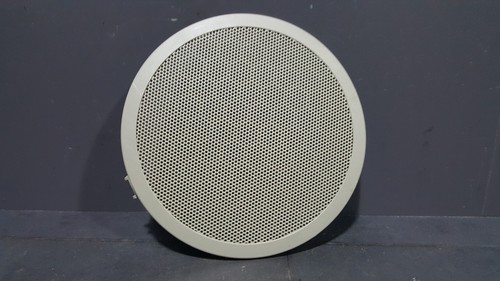 Grille haut parleur porte - haut,