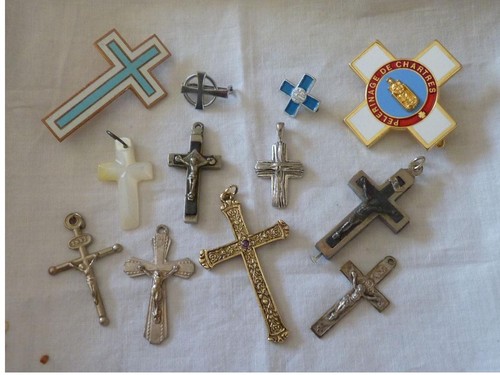 Lot croix religieuses - 12,
