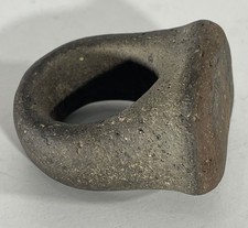 Anneau en pierre basalte ou