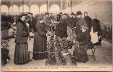 75003 PARIS - march of old shoes at the temple