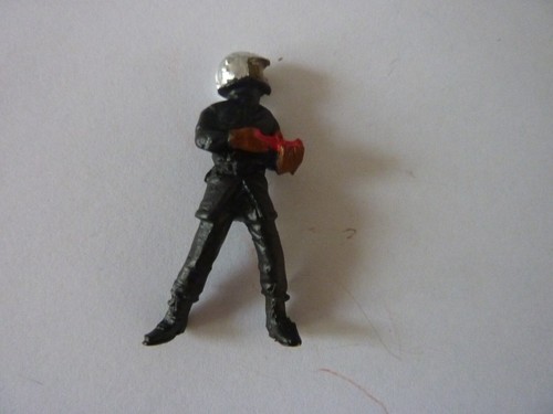 Figurine pompier plomb 4cms - en,