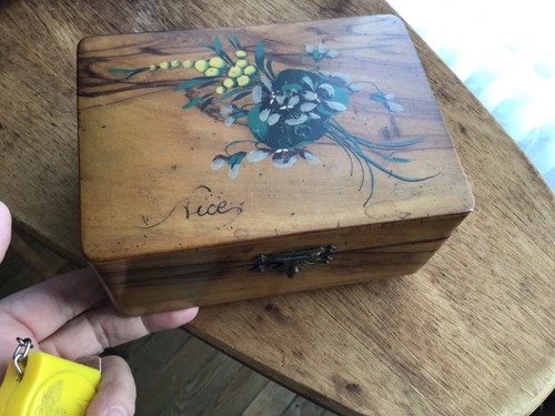 Très jolie boîte - , en