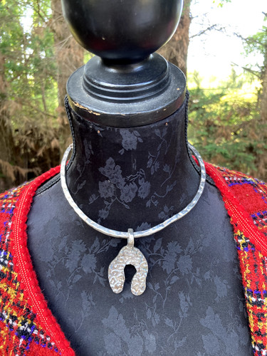 Collier argenté signé - collier,
