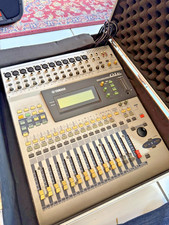 Table De Mixage YAMAHA 01V+