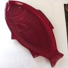 GRAND PLAT A POISSON FAIENCE ROUGE 2,030 kgs 56 cm x 30 cm DES ANNEES 50/60