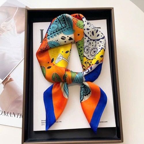 Foulard carré élégant