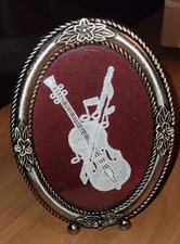 CADRE EN ETAIN AVEC BRODERIE 11,5X9CM