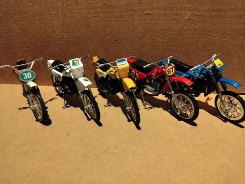 Lot motos miniatures - lot,