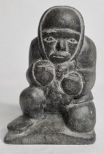 Sculpture inuite "Hunter" signée Adamie, Povungnituk, années 80, 15 cm