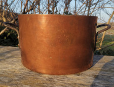 Gros chaudron ou marmite en