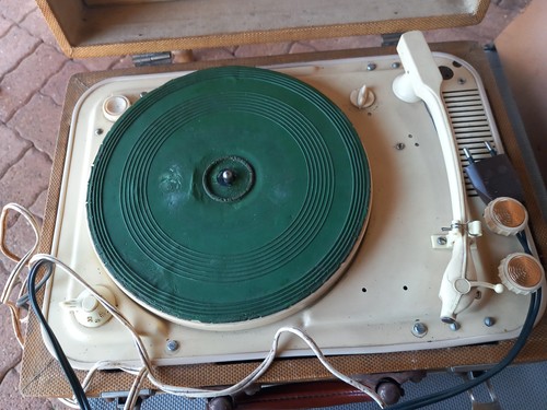 Ancien tourne disque portatif - ancien,
