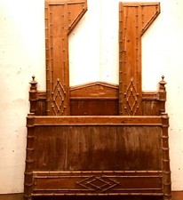  Lit model bambou en sapin massif teinte merisier une personne . XX siècle .