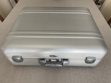 Valise Zéro Halliburton en aluminium