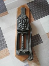 Ancien Tire Bouchon Mural À