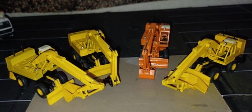 Engins chantier 4 x grues - /,
