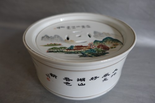 Boîte grillon en - boîte, à