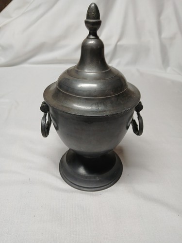Ancien pot avec couvercle - pot,