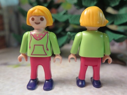 Petite fille blonde enfant - petite,