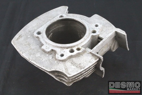 Vertical cylinder and piston