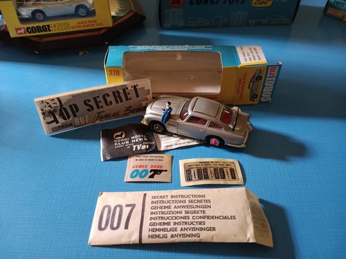 Corgi toys aston martin james - toys,