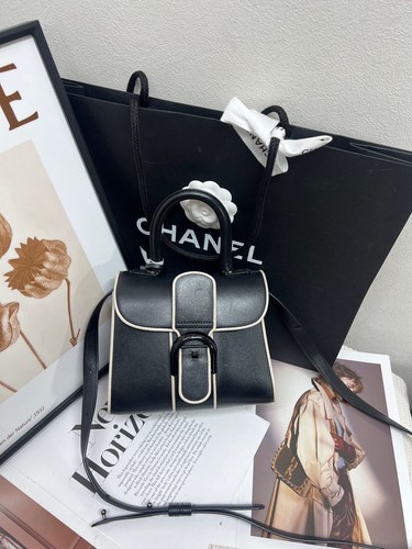 Delvaux pre owned authentic - pre-owned,