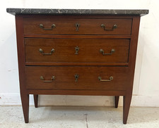 Commode de style Louis XVI en