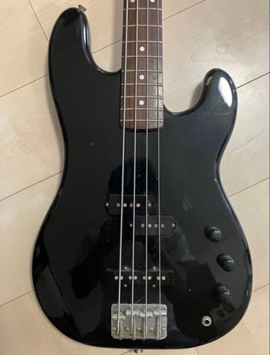 Guitare basse électrique