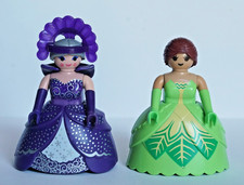 PLAYMOBIL  femmes en robe
