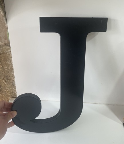 Jolie lettre enseigne de - j,