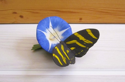 Figurine papillon sur fleur - papillon,