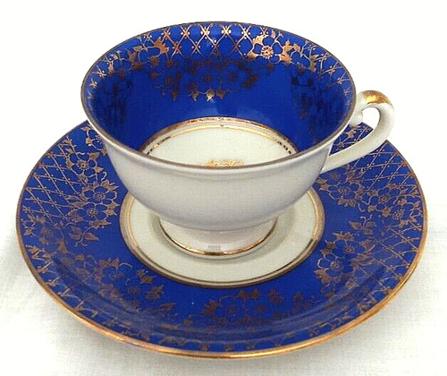 Ensemble tasse sous - tasse, et