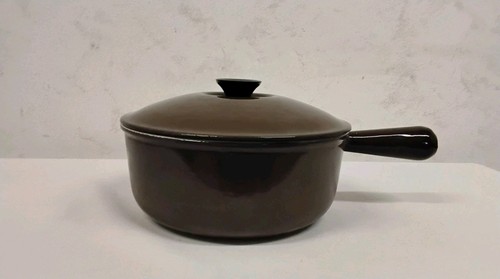 Casserole cocotte en fonte - /,