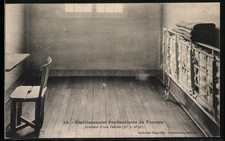 Old postcard Fresnes, prison, cell interior, prison, view  