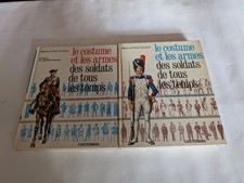 le costume et les armes des