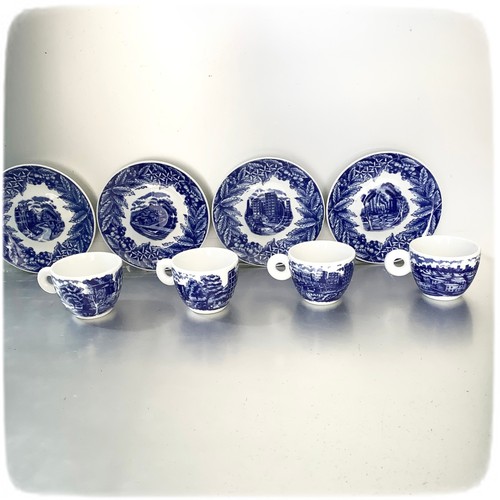 Quatre tasses expresso - à,