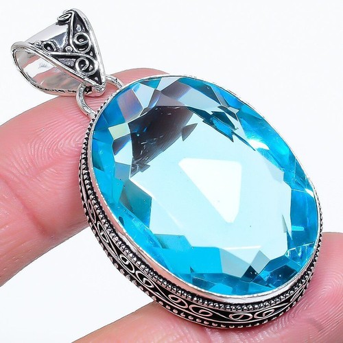 Pendentif bijou fait - , en