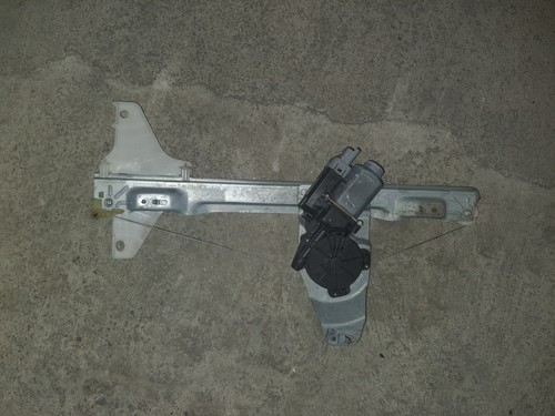 Lave vitre arrière droite - lave,