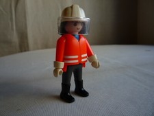 Pompier du camion lance à eau